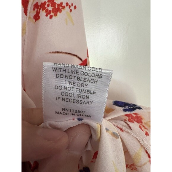 Rose + Olive Sleeveless Blouse Top Pink Floral XL V-Neck Classic Romantic Flowy - Picture 4 of 5